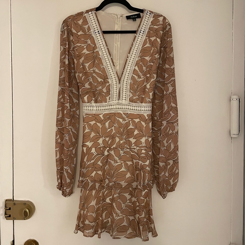 Size Medium, Aakaa from Vici, worn twice, like new